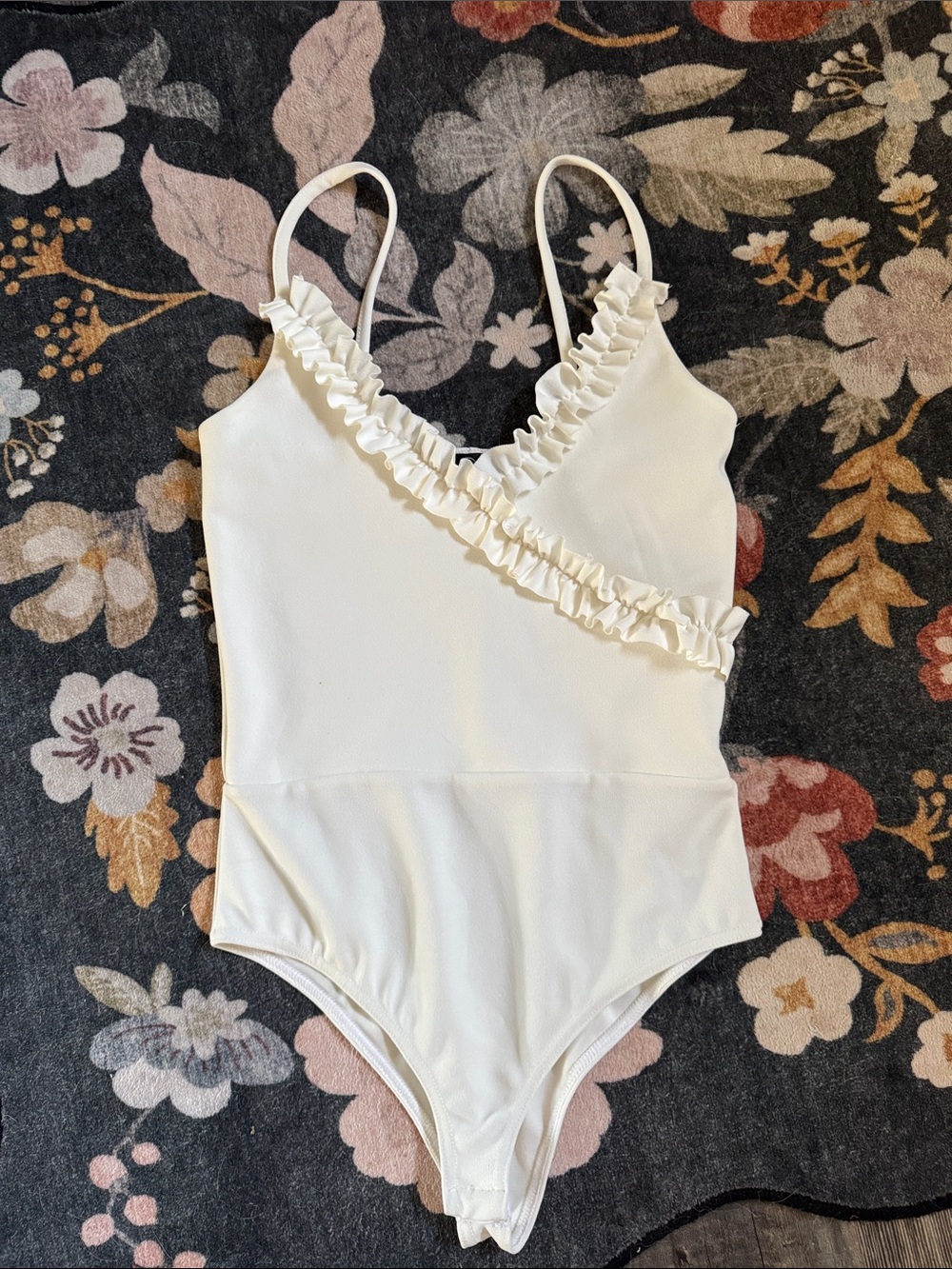 Ruffled V-Neck White/Cream Bodysuit